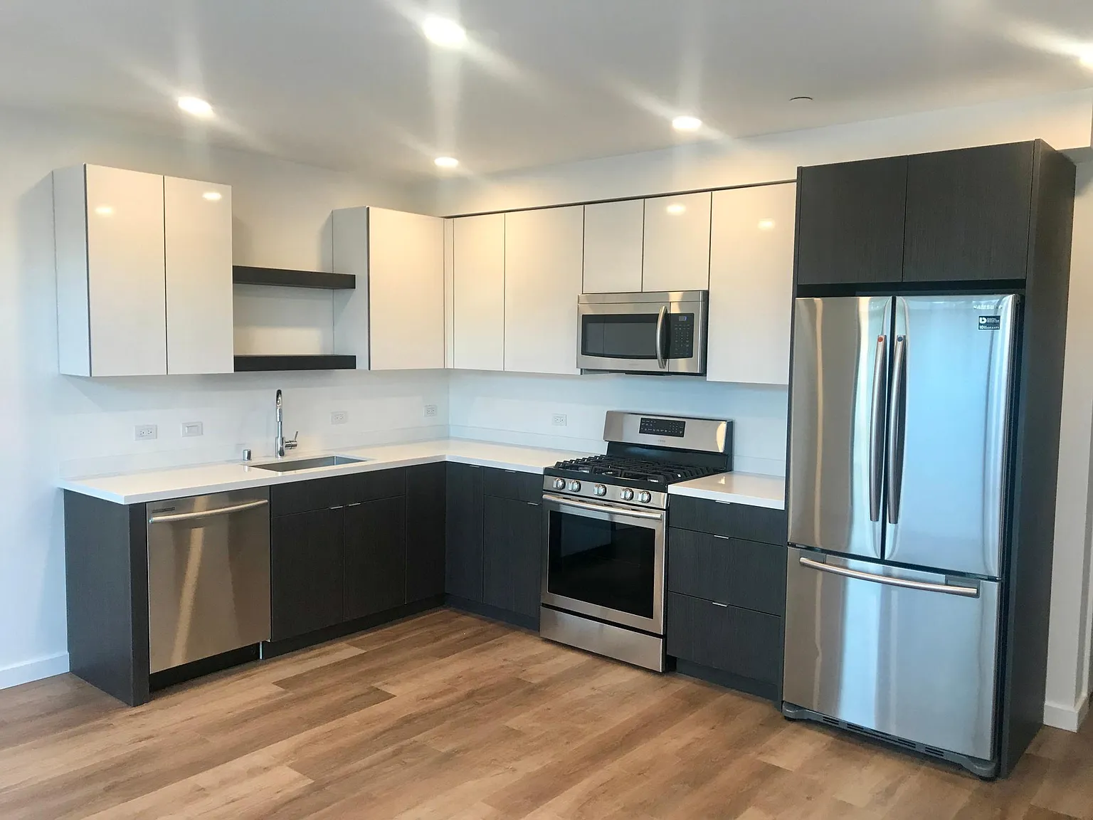 2 bed, 980 sqft, $7,995 — Photo 1