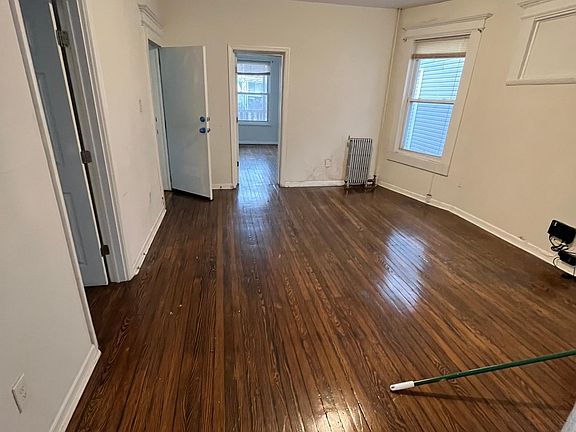 2nd image of 19 Nassau Pl