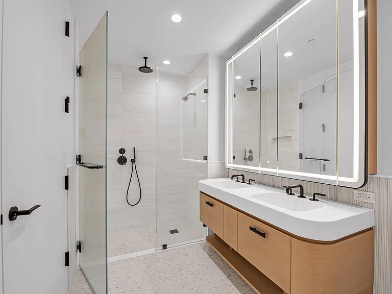 480 Kent Ave #14C — Photo 6