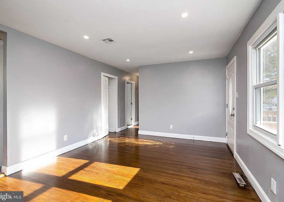 1st image of 606 Berkeley Dr
