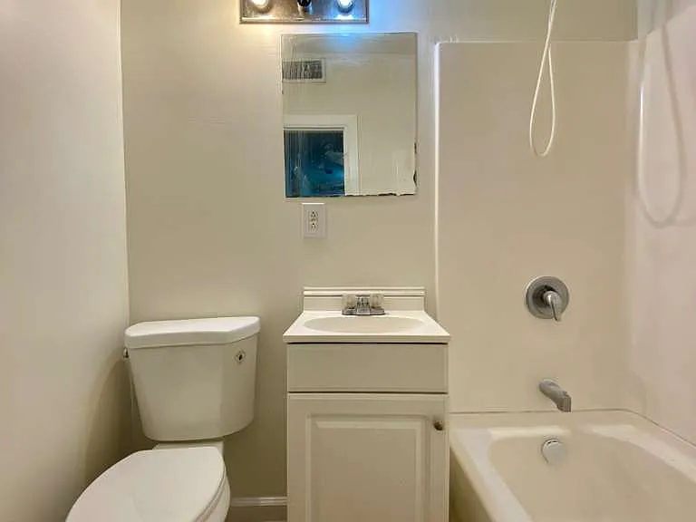 202 E Belden Ave #11 — Photo 14