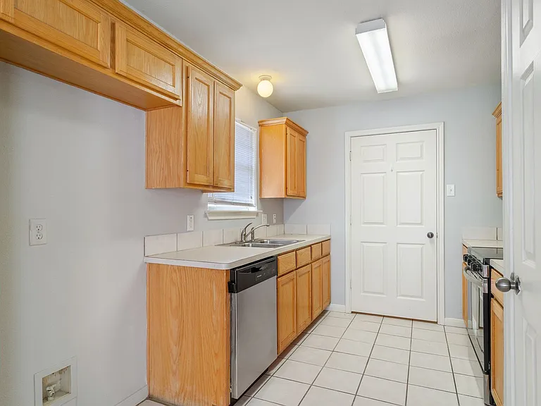 10316 Hyacinth Ln #B — Photo 4
