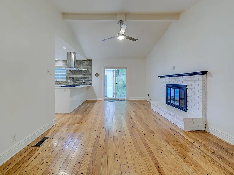 10602 Tioga Ct — Photo 12