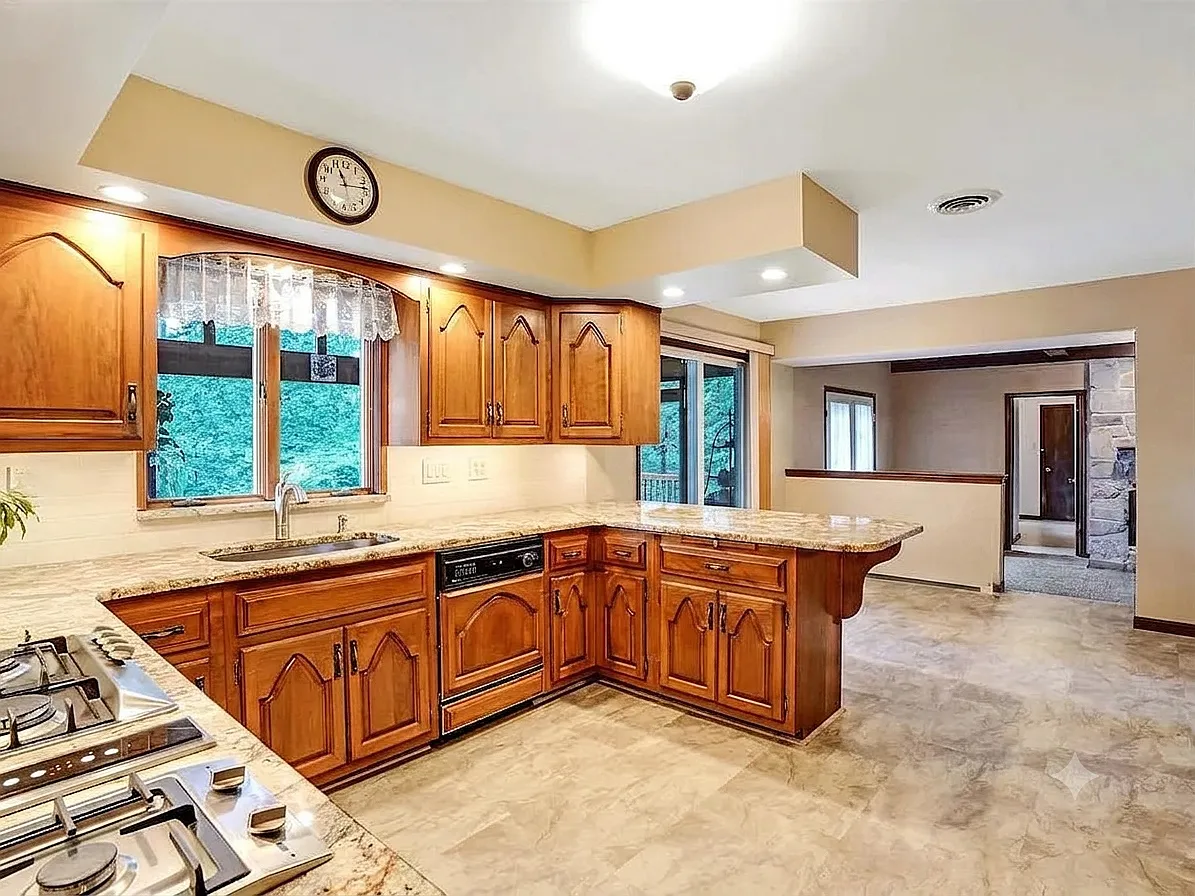 4 bed, 3411 sqft, $2,800 — Photo 2