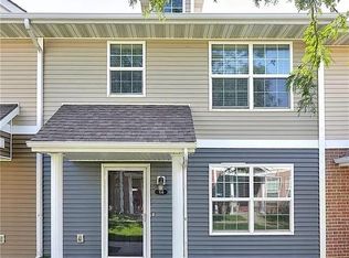 9045 Greenspire Dr UNIT 104, West Des Moines, IA 50266