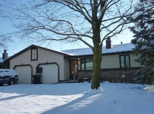 6670 Pleasantview St NE, Rockford, MI 49341
