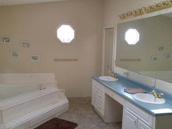 5th image of 102 Bradley Dr