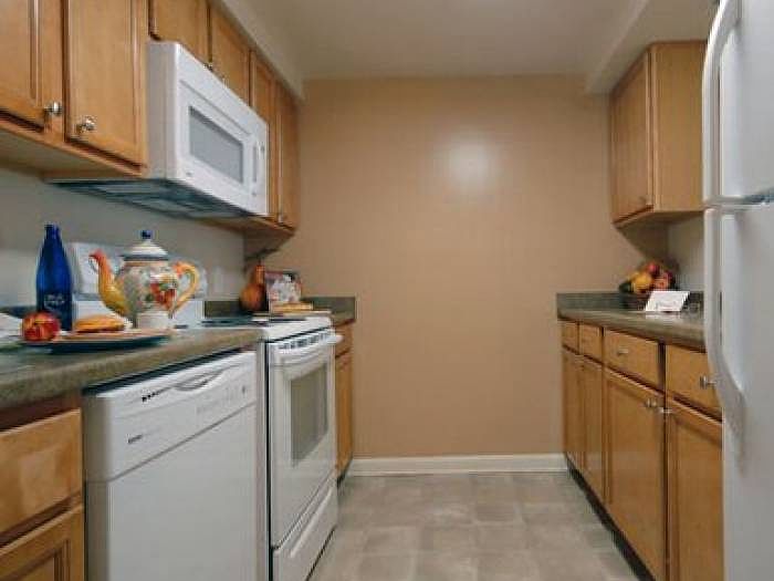 2nd image of 930 M St NW