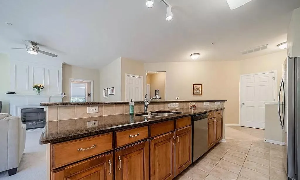3 bed, 1430 sqft, $2,050 — Photo 2