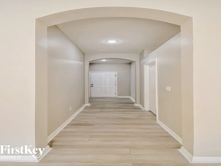 722 Parsons Pointe St — Photo 3