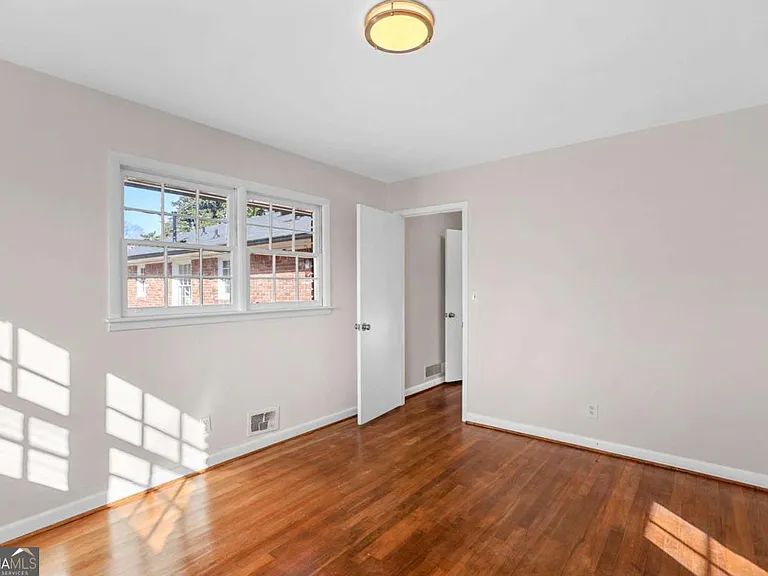 6541 Debbie Sue Ln — Photo 30