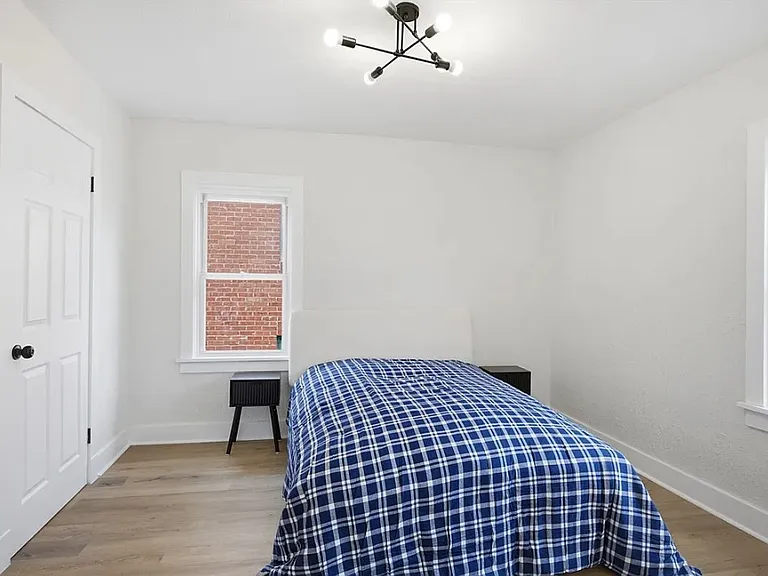 1513 Dagmar Ave — Photo 5