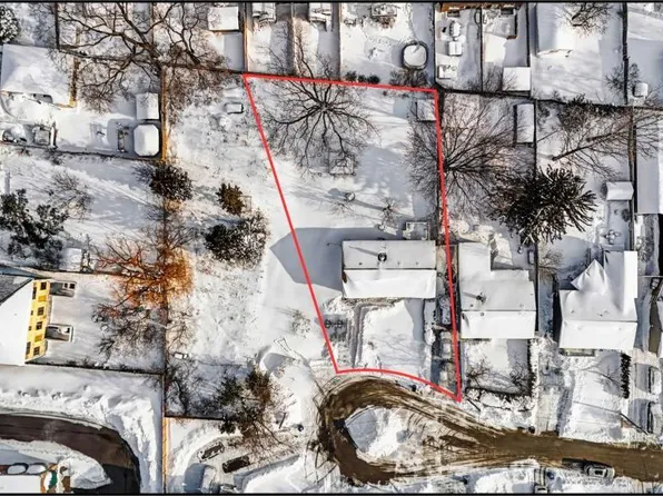 1069 Roosevelt Rd, Mississauga, ON L5G 3Y6