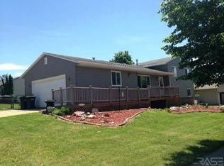 2300 S Melanie Ln, Sioux Falls, SD 57103