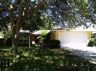 2746 Meadow Wood Dr, Clearwater, FL 33761