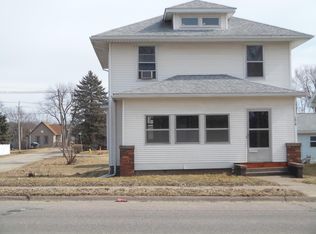 2529 N 3rd St, Clinton, IA 52732