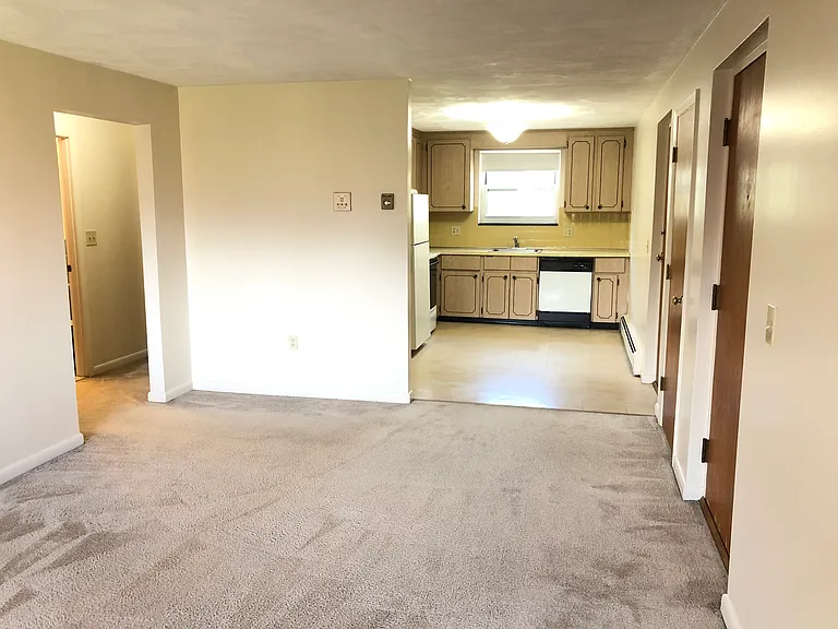 Lexington St Apartments — Photo 32