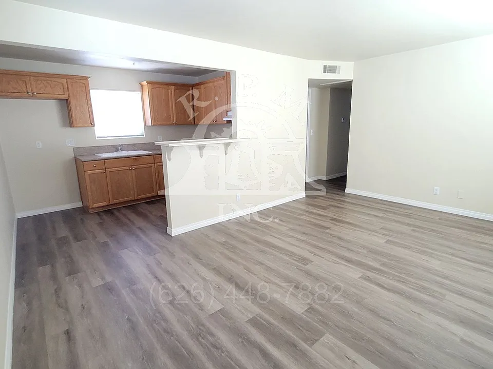 11128-11130 E McGirk Ave
