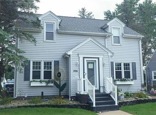206 3rd St SE, Oelwein, IA 50662