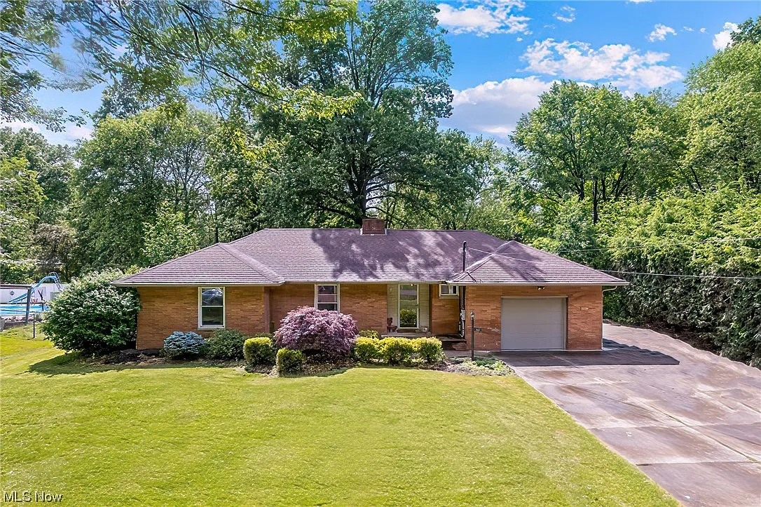 443 Fernwood Ave photo 1