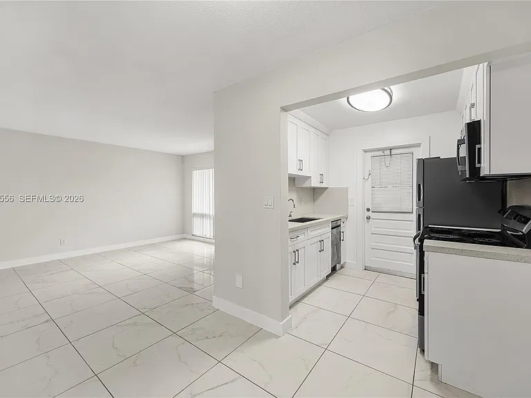 5141 Hollywood Blvd #206 — Photo 1