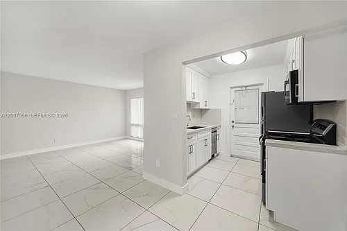 5141 Hollywood Blvd #206 Photo 1
