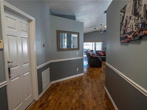 3rd image of 9819 Cristina Dr