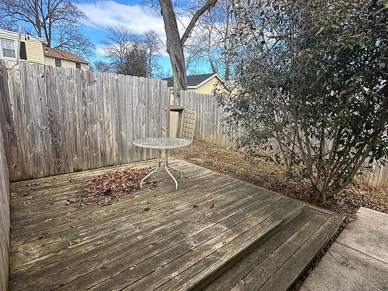 448 Vernon St — Photo 11