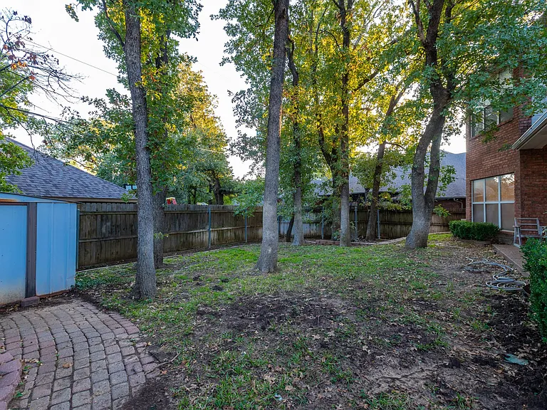 2411 Cross Timbers Trl — Photo 33