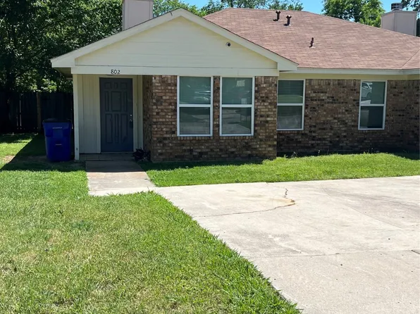 802 Woodland Ct, Kennedale, TX 76060