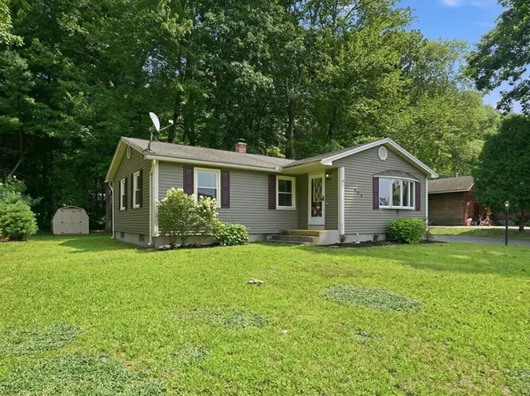 223 Garnet St, Springfield, MA 01129