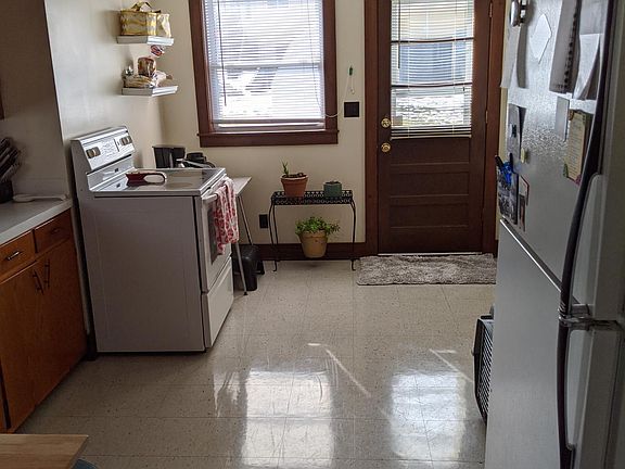 4th image of 416 E Elm St