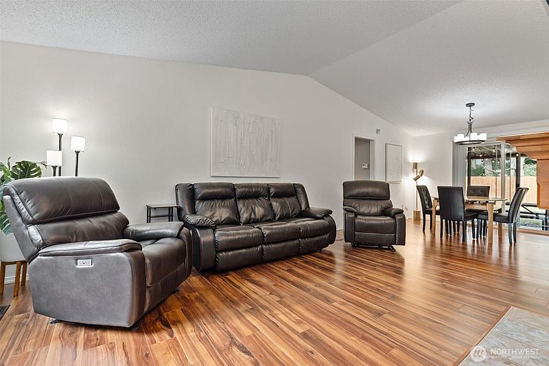 4th image of 6009 190th Avenue E