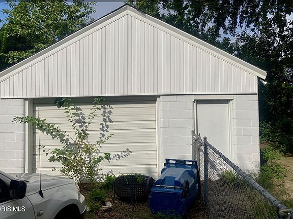 4th image of 428 Laurel Ave