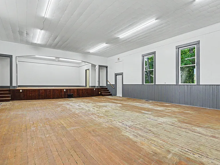9030 Columbus Rd — Photo 9