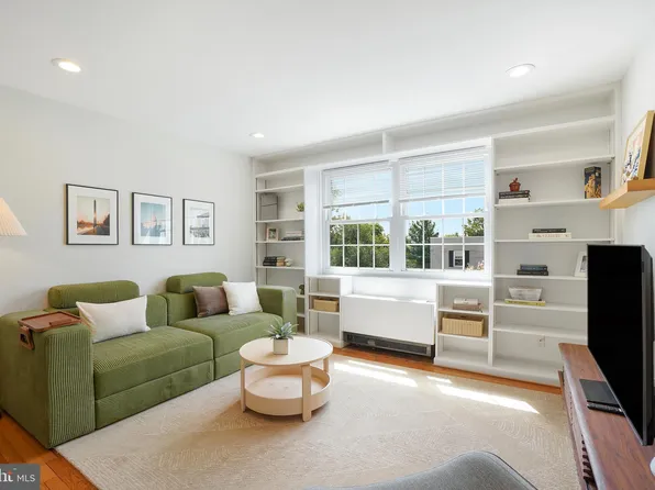 2030 N Vermont St APT 301, Arlington, VA 22207