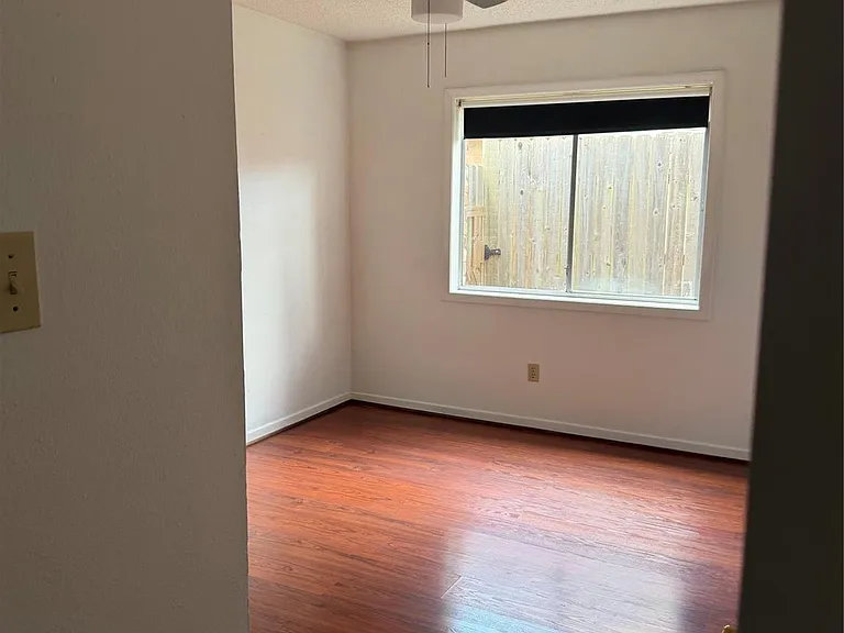 2926 Colony Dr — Photo 2