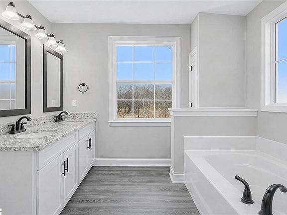 4th image of 311 Davis Rd