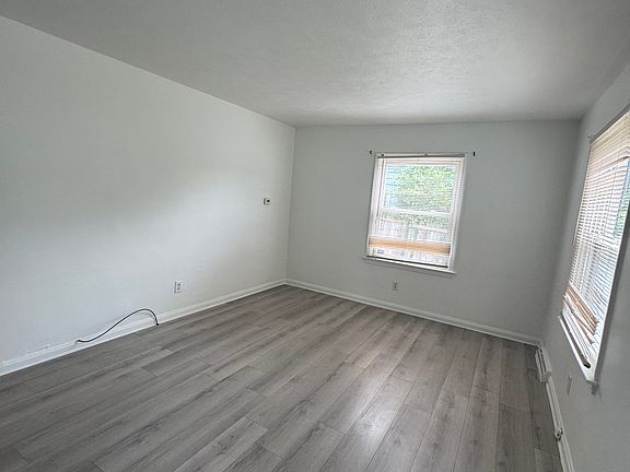 2nd image of 1419 Leonora Ave