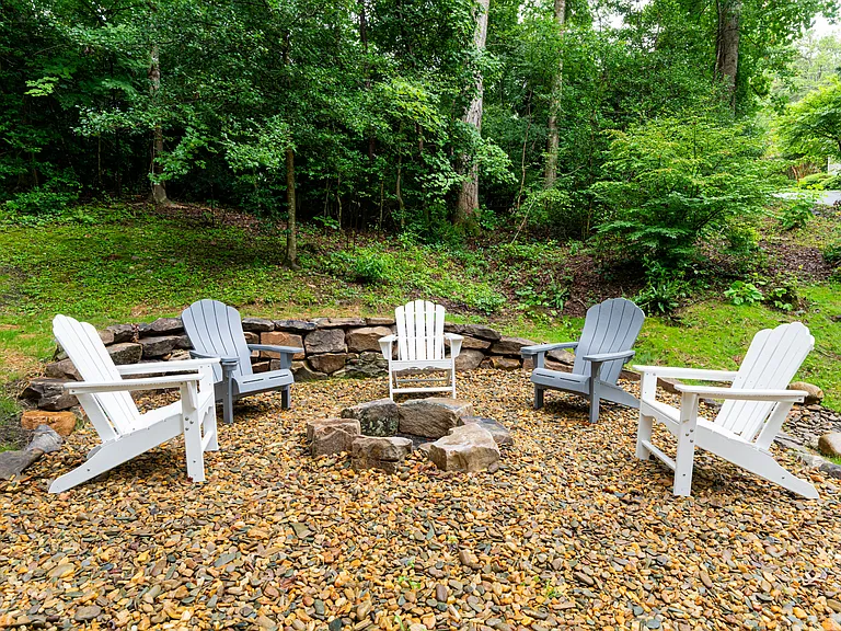 104 Pine Tree Dr — Photo 4