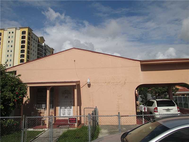 2nd image of 3653 SW 17th St