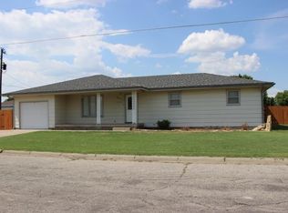 803 12th St, Victoria, KS 67671