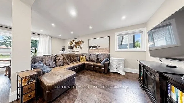 29 Bronte Cres #UPPER — Photo 18