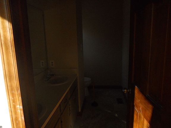 3rd image of 186 Glendale Cir