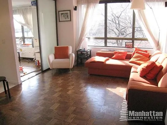 Rented by Manhattan Connection | media 54