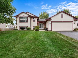8769 Autumn Oaks Dr, Rockford, MN 55373