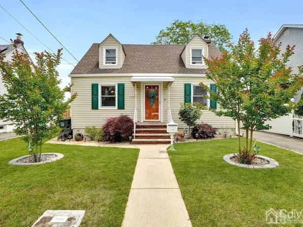 132 N Walnut St, Avenel, NJ 07001