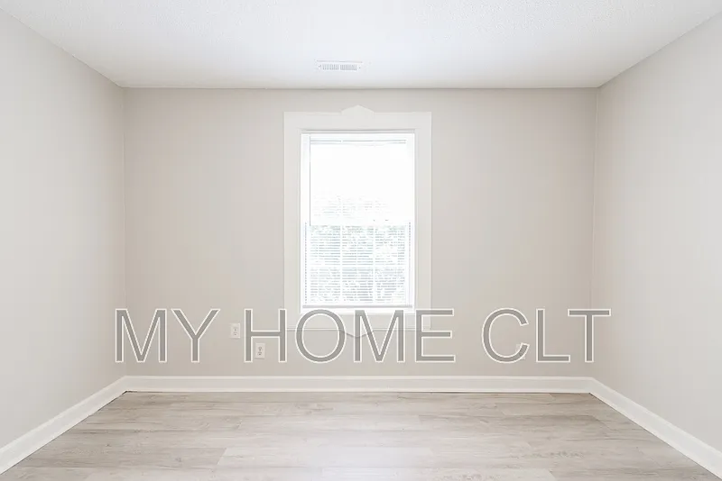 2 bed, 1.0 bath, 678 sqft, $1,200 — Photo 3