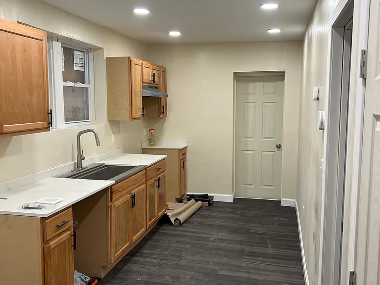 4255 Ashland Ave — Photo 2