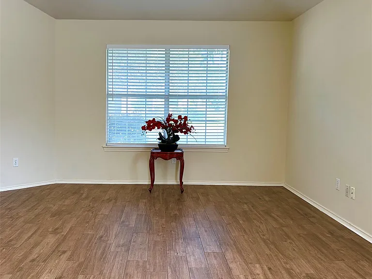 2325 Clover Ridge Dr — Photo 3